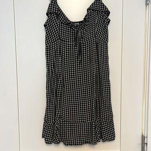 Black and white flowyish dress.Great condion.Never worn. From American Eagles.